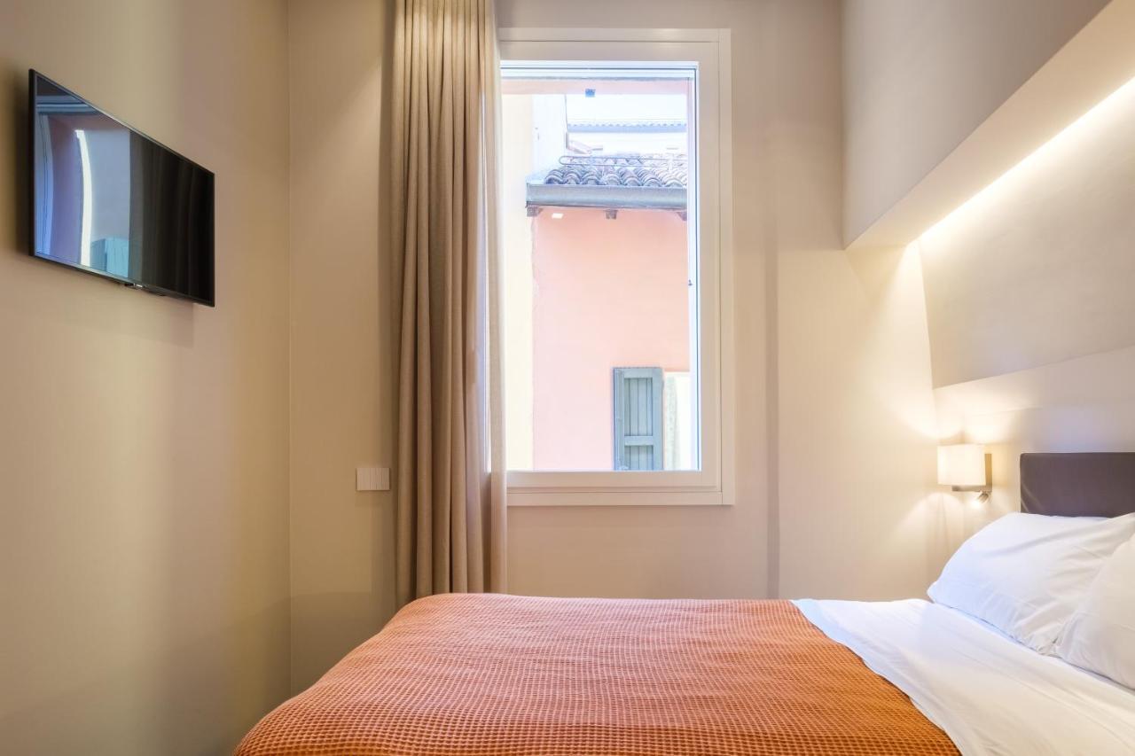 Golden Suite By Studio Vita Bolonia Zewnętrze zdjęcie